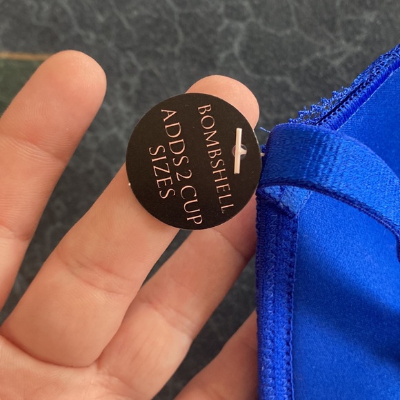 Victoria’s Secret Bombshell Lingerie - Picture 4 of 4